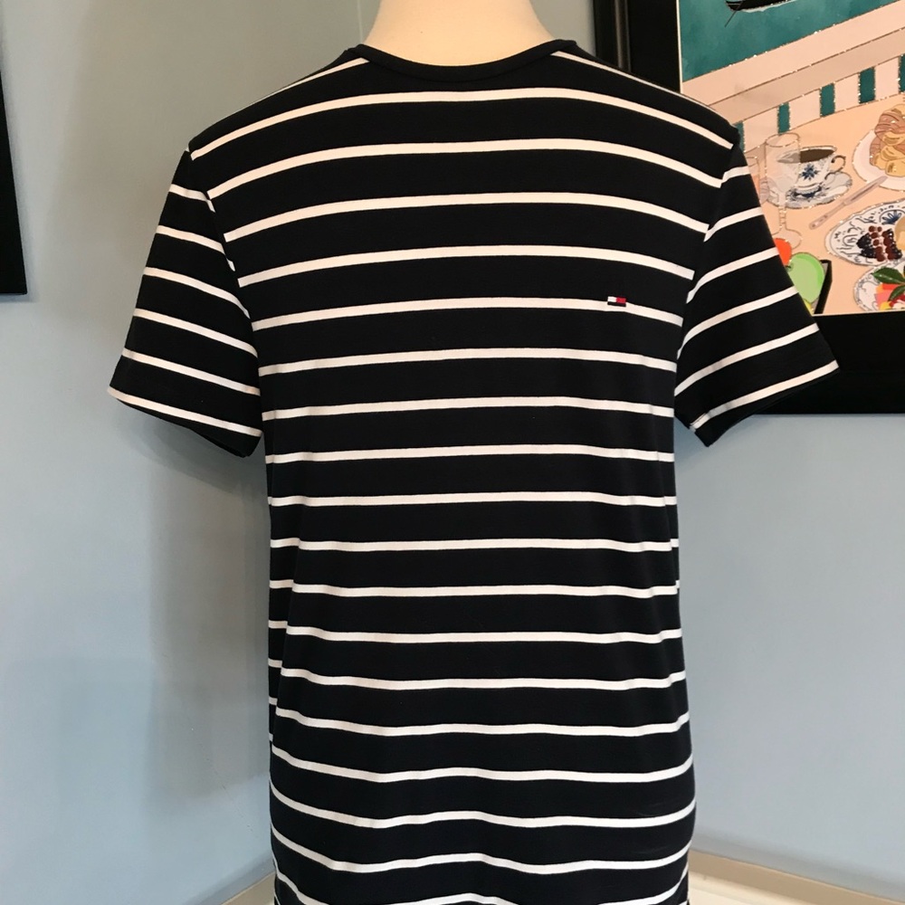 NWOT Men's Tommy Hilfiger Navy Blue and White Striped Slim Fit Tshirt Sz S